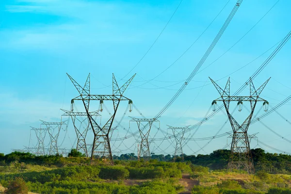 Ηλεκτρικές Γραμμές Που Προέρχονται Από Ένα Φράγμα Itaipu Parana State — Φωτογραφία Αρχείου