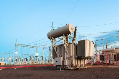 Yüksek Voltajlı Elektrik Dış İstasyonunda Güç Transformatörü