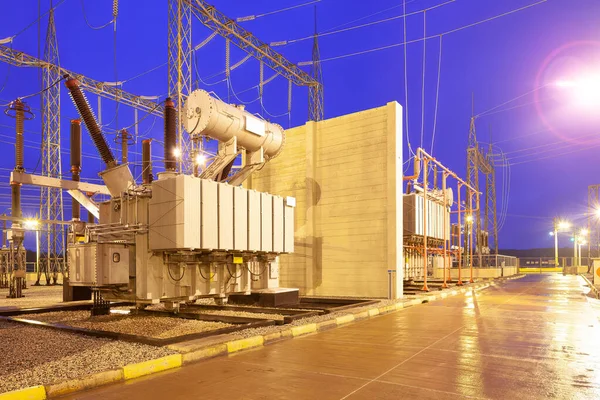 Egy Csoport Power Transformer Nagyfeszültségű Elektromos Kültéri Alállomás — Stock Fotó