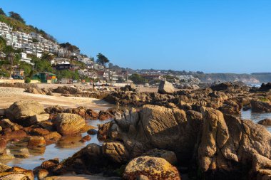 Şili 'nin V Bölgesi Maitencillo sahil beldesinin panoramik manzarası