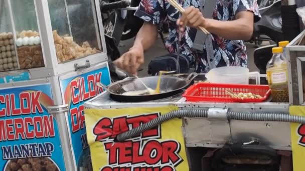 Malang Indonésie Červen 2022 Výroba Vaječného Satay Tradiční Indonéské Jídlo — Stock video