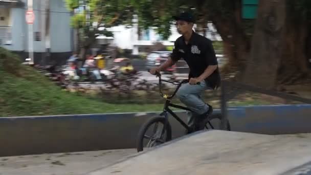 Malang Indonesia Giugno 2022 Ciclista Freestyle Che Dimostra Acrobazie Sul — Video Stock