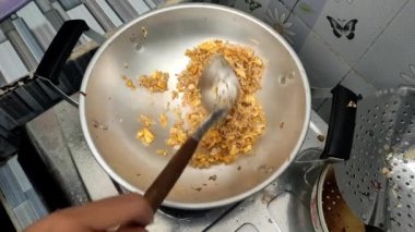 Kızartma tavasında pilav pişirmek, Endonezya Java usulü kızarmış pirinç.