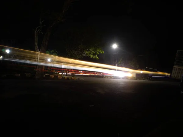 Hız Trafiği Gece Otoyolda Işık Yolları Uzun Pozlu Fotoğrafçılık — Stok fotoğraf