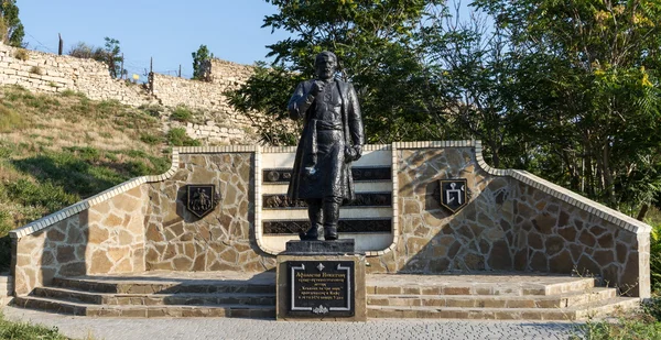Athanasius Nikitin monument in Feodosia — Stockfoto