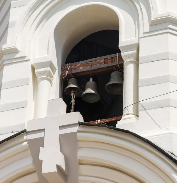 Le campane nel campanile della chiesa dell'Ascensione di Cristo nel 1892 a Faros, Crimea — Foto Stock