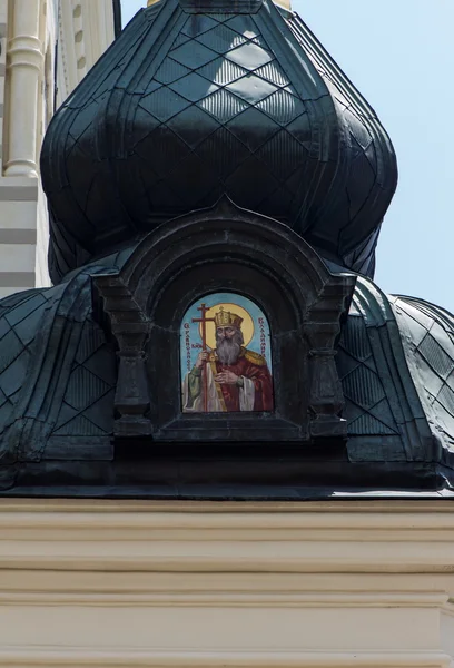 Sint-vladimir op de gevel van de kerk van de Hemelvaart 1892 pharos, Krim — Stockfoto