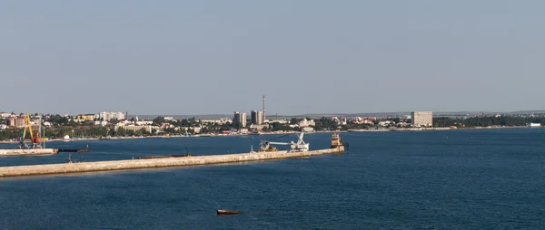 Panorama van de stad van theodosius, vroege ochtend Krim, Oekraïne — Stockfoto