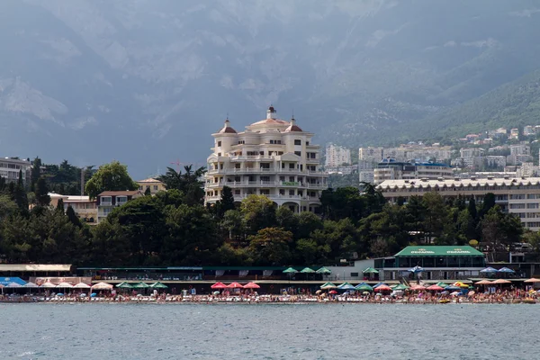 Yalta Stadtblick vom Meer, Krim, Ukraine — Stockfoto