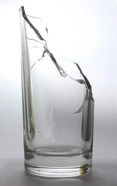 Απομονωμένες σπασμένο ποτήρι νερό Φωτογραφία Αρχείου