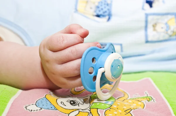 Bebeğin kukla, emzik