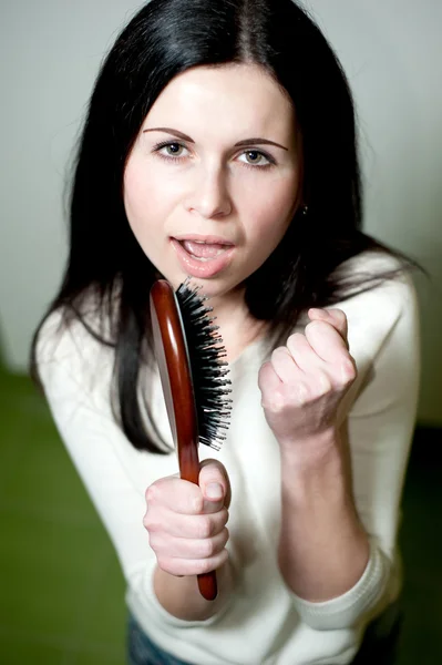 Girl singing on her hairbrush — Stock Photo, Image