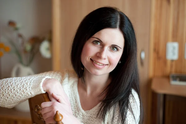 Close-up of a young woman smiling — Stock Photo, Image