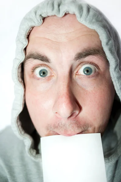 Hombre feliz sosteniendo tarjeta en blanco —  Fotos de Stock