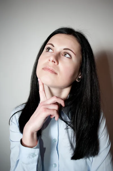 Mooie jonge vrouw denken — Stockfoto