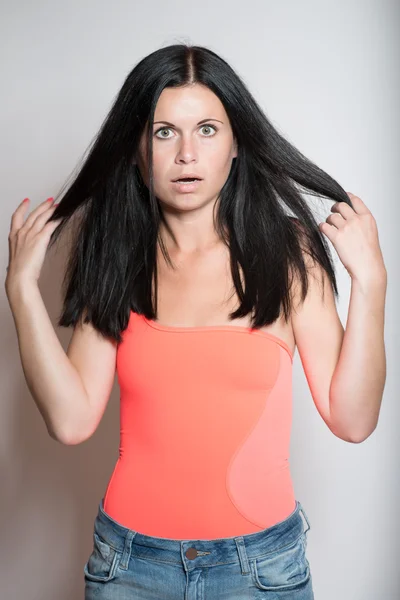 Portrait of shocked young woman — Stock Photo, Image