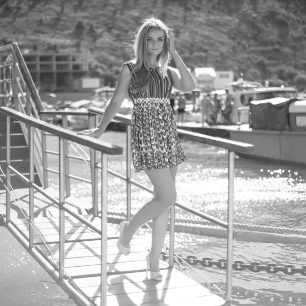 Young woman walks on the embankment — Stock Photo, Image