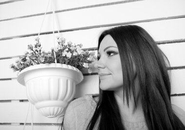 genç kız çiçek devreye girer