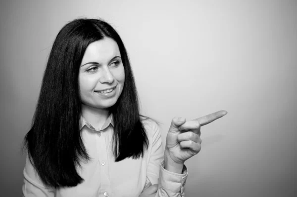 Die Frau zeigt den Zeigefinger beiseite — Stockfoto