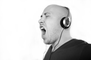 duygusal delikanlı müzik dinliyor