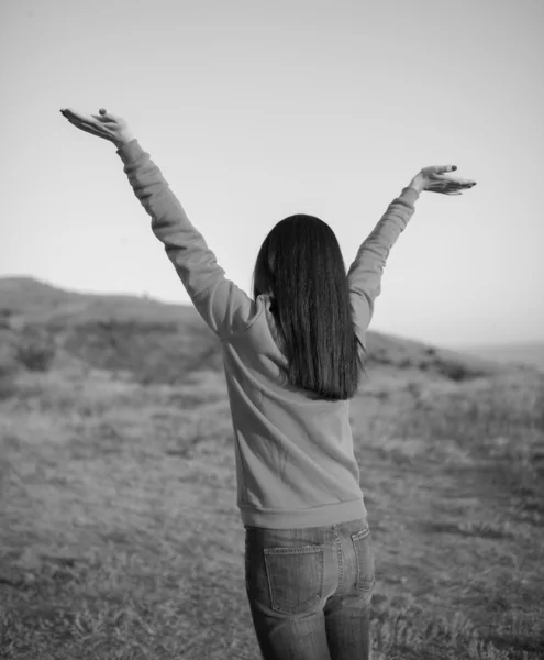 Pretty young woman with arms raised — Stock Photo, Image