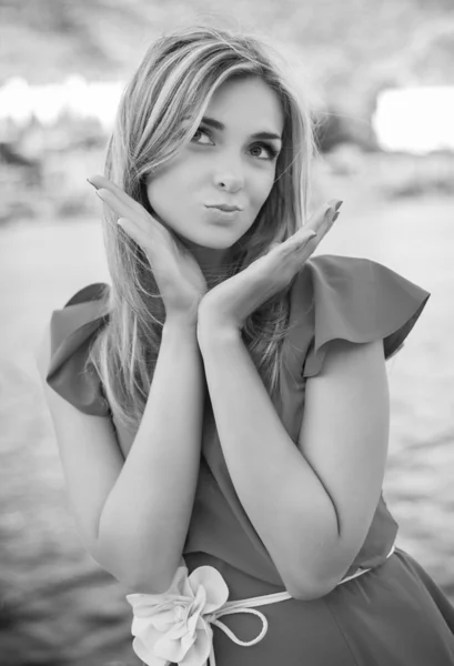 Beautiful, young woman sends an air kiss — Stock Photo, Image