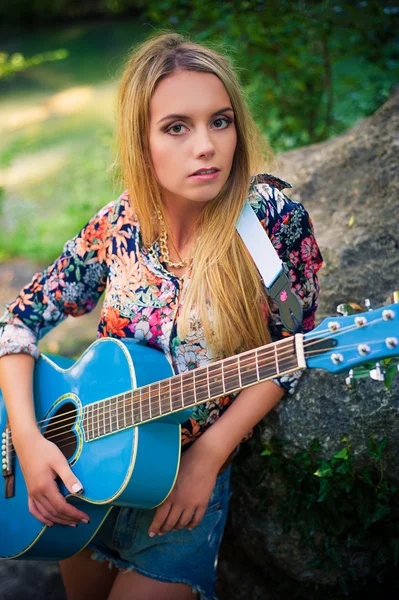 Vintage looking photo of a beautiful girl — Stock Photo, Image