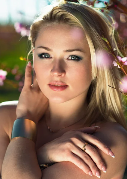 Sensual portrait of a spring woman — Stock Photo, Image