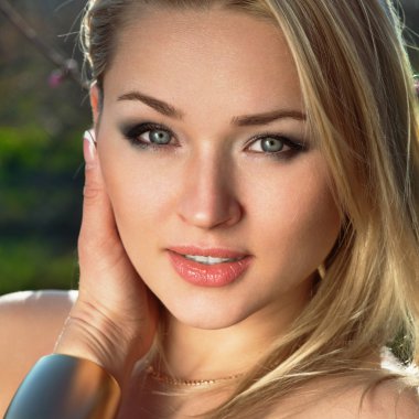 şehvetli bir bahar kadın portresi