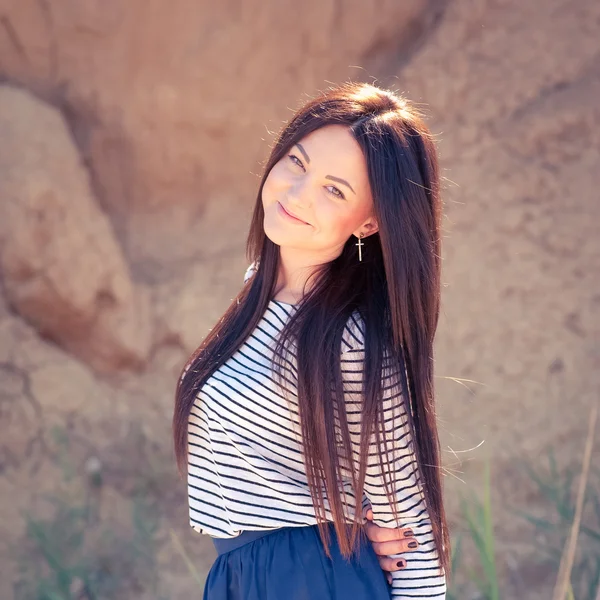 Beautiful brunette woman on the beach — Stock Photo, Image