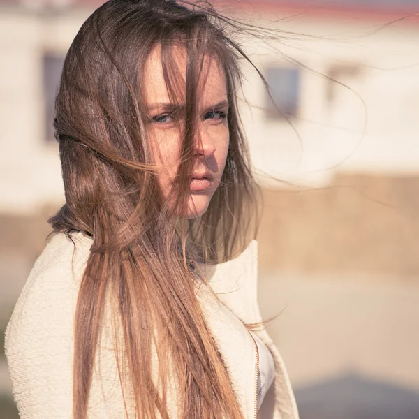 Hermosa cara de chica. La piel clara perfecta — Foto de Stock