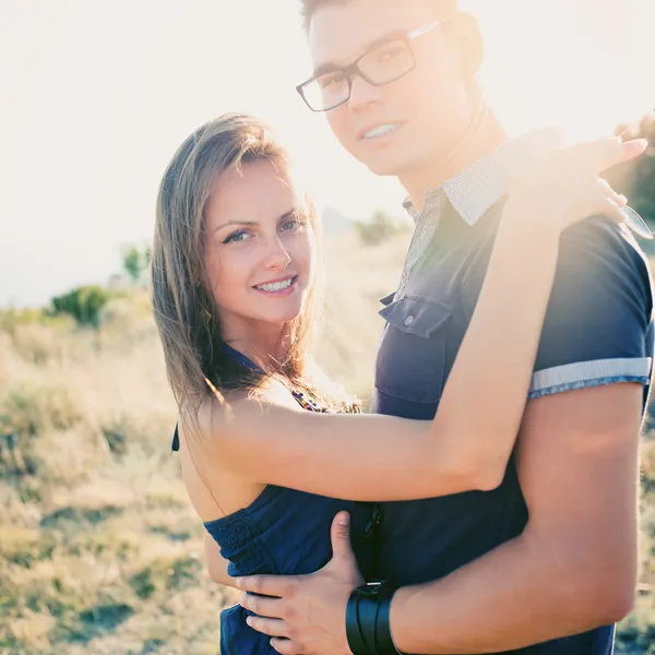 Stunning sensual outdoor portrait of young stylish fashion coupl — Stock Photo, Image