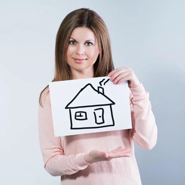 Vrouw bedrijf foto met huis — Stockfoto