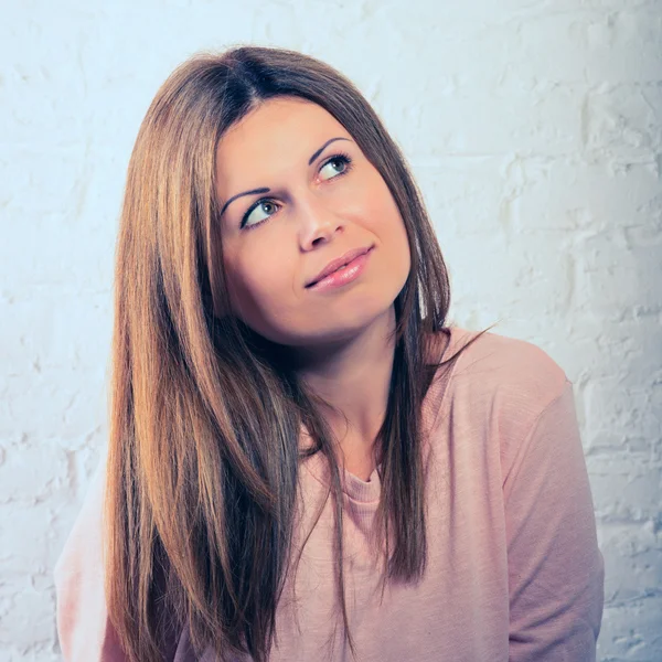 Junge hübsche blonde Mädchen. — Stockfoto