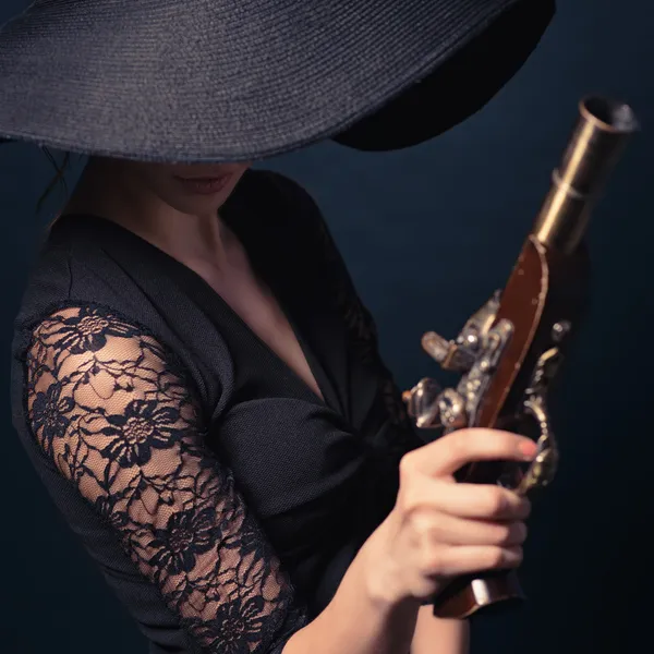 Girl pirate with ancient pistol — Stock Photo, Image