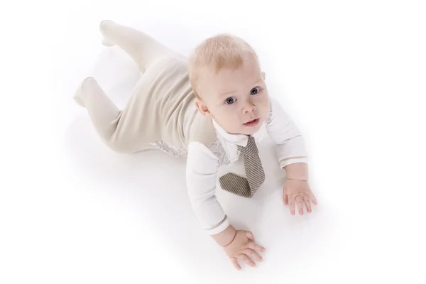 Sonriente bebé-niño en un traje de mameluco arrastrándose —  Fotos de Stock