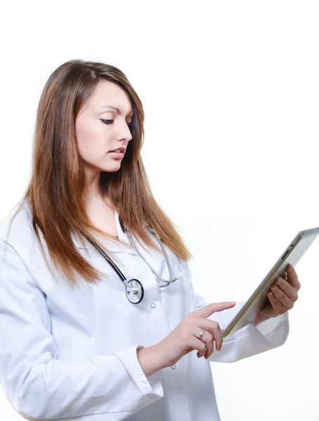 Medico studentessa che lavora con tablet digitale — Foto Stock