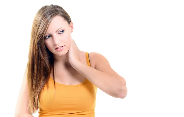 Schöne Frau hält ihren Hals wegen Schmerzen isoliert — Stockfoto