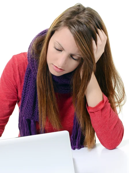 Jonge mooie vrouw met ernstige hoofdpijn — Stockfoto