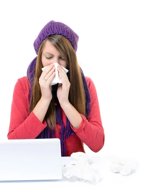 Woman.Flu.Woman Sakit Tertangkap Dingin. Bersin dengan sapu tangan. Sakit kepala. Virus. Obat-obatan — Stok Foto