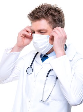 cherfull doktor ameliyat maskesi ve stetoskop