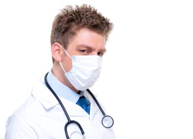ameliyat maskesi giyen erkek hemşire ya da doktor portre