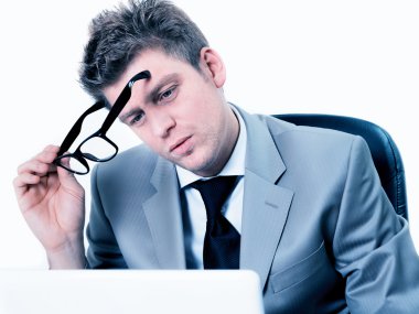 Ofiste yoğun iş adamı