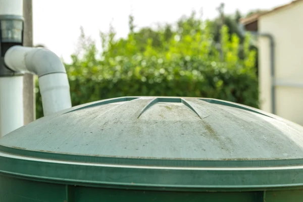 Recuperador de agua de lluvia verde — Foto de Stock