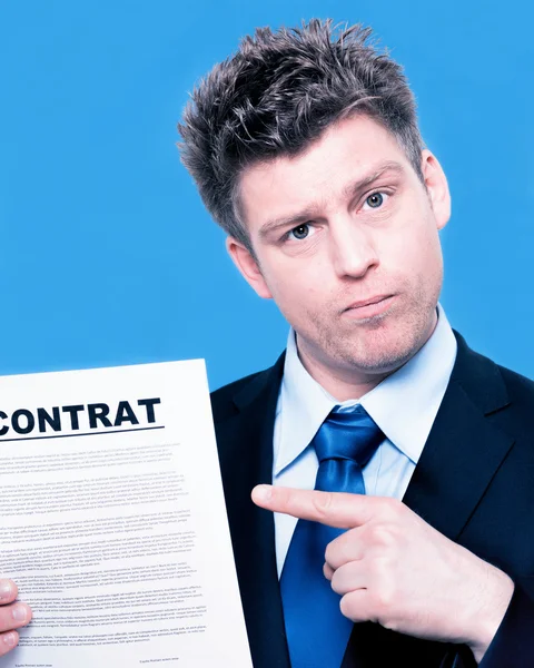 Hombre de negocios señalando un contrato —  Fotos de Stock