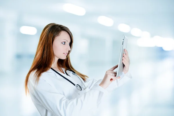 Gorgeous nurse Using Digital Tablet — Stock Photo, Image