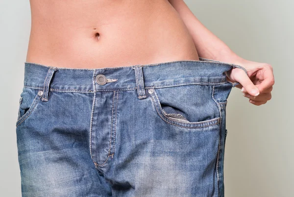 sonra diyet çok büyük kot olan kadın