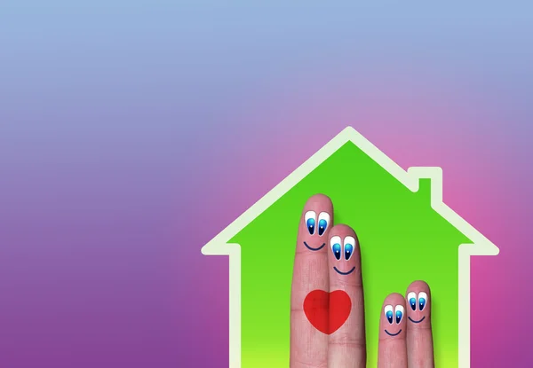 Grünes Haus mit niedlichen Fingern Familie und Herz — Stockfoto