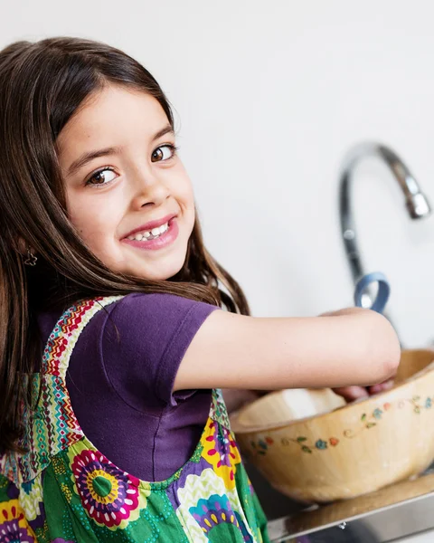 Expressive portrait of very cute girl doing crockery — Stock Photo, Image