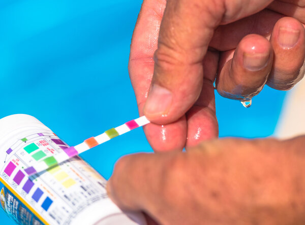 Проверьте Ph частного бассейна
